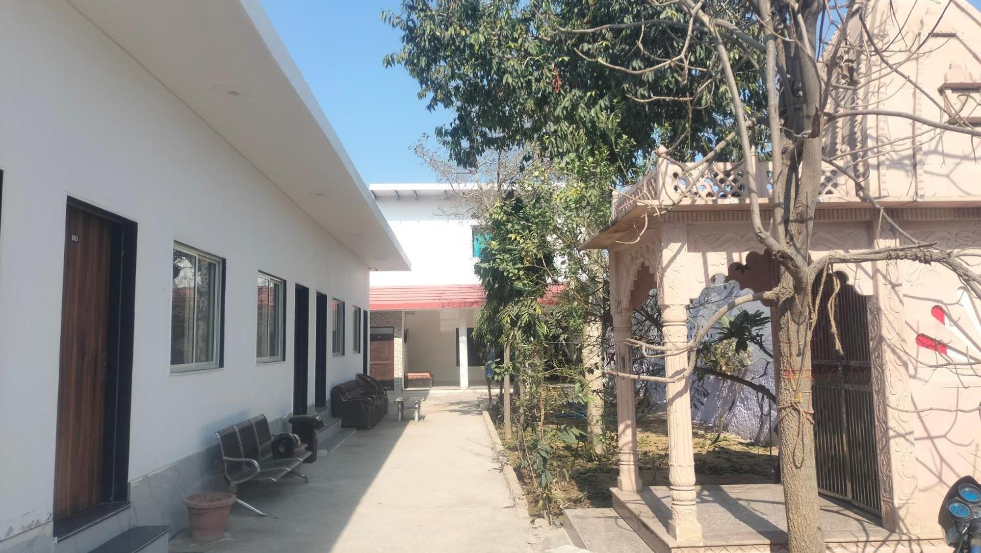 Maa Gayatri Dham Hotel Vrindavan Exterior photo