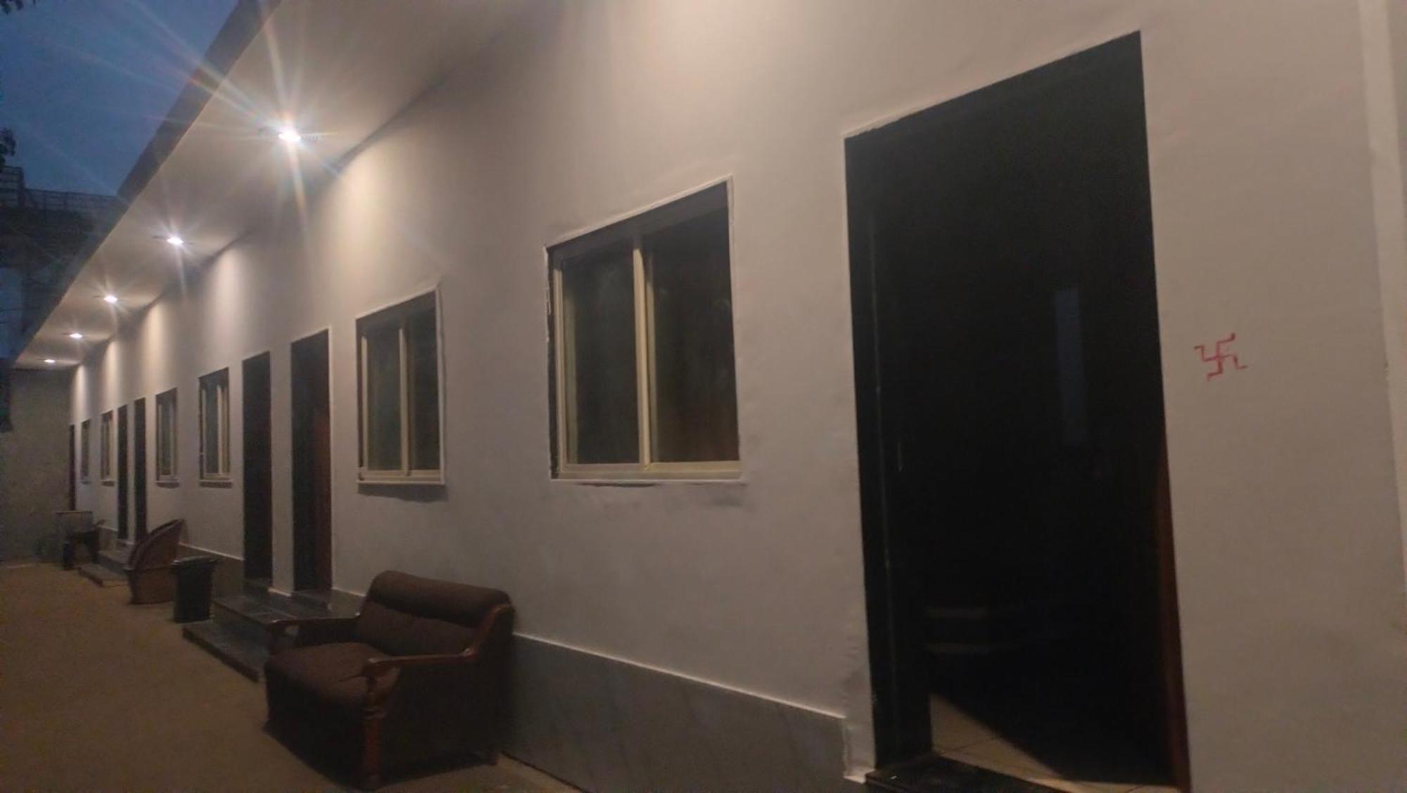 Maa Gayatri Dham Hotel Vrindavan Exterior photo