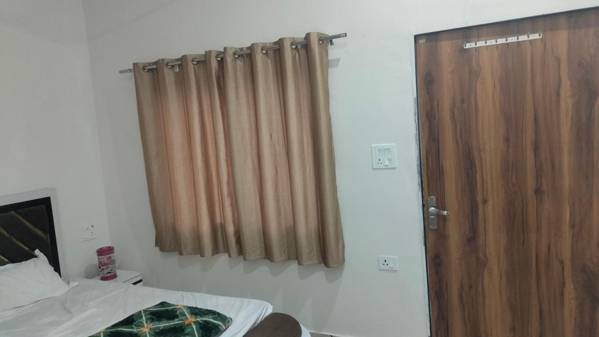 Maa Gayatri Dham Hotel Vrindavan Exterior photo