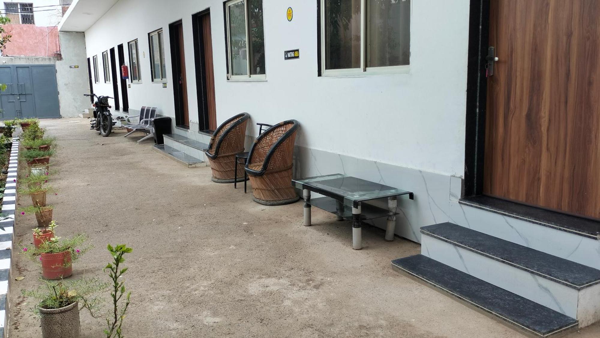 Maa Gayatri Dham Hotel Vrindavan Exterior photo